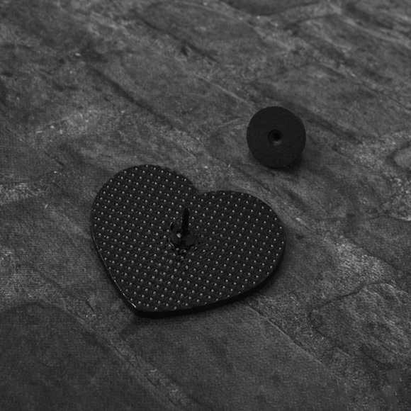 “Live Laugh Love” pin 💀 - Picture 7 of 7